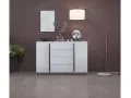 белый