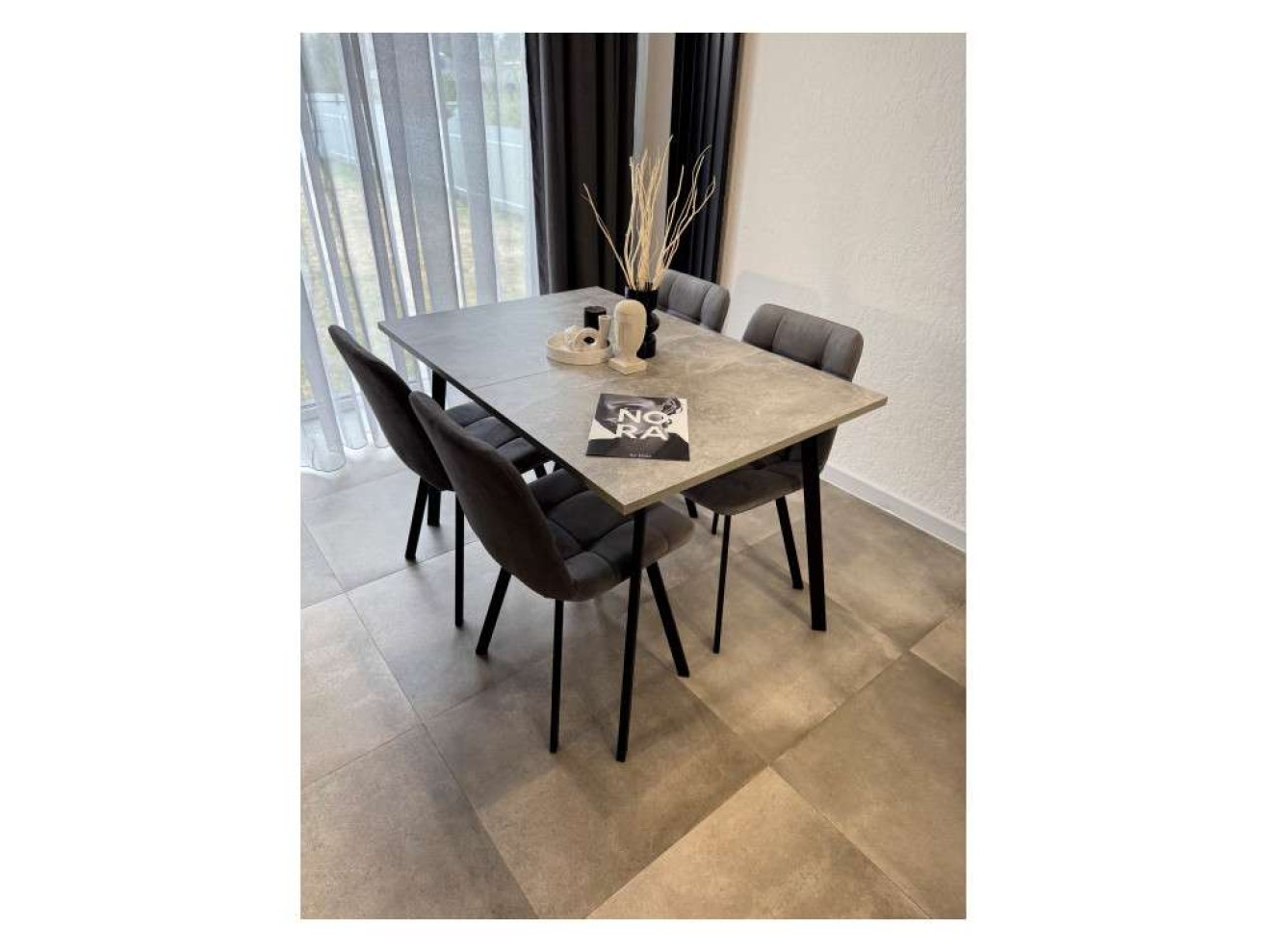 Кортни 117 (157) x 77 бетон светлый / черный матовый Стол деревянный
